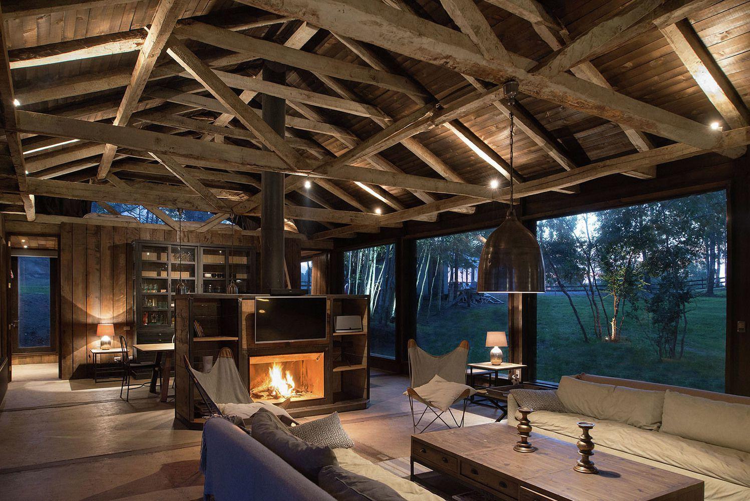 The Barn House as a recycling proposal is part of a construction material rescued by three friends that bought an ...