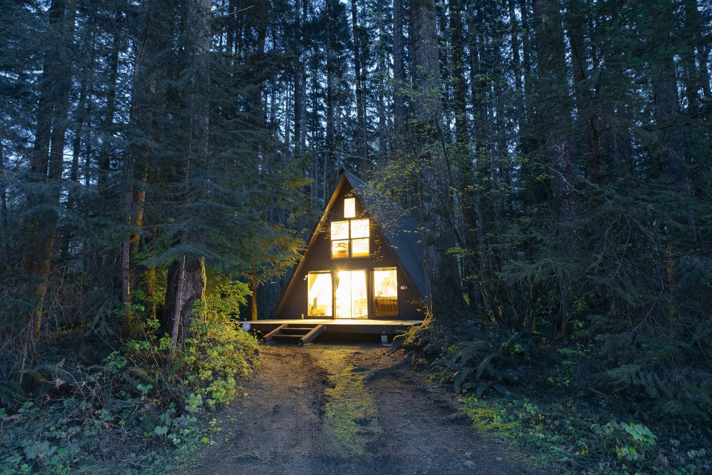 In a pleasant district in Skykomish, Washington, is located a cute Tye Haus A-frame Cabin. Surrounded by some of the ...