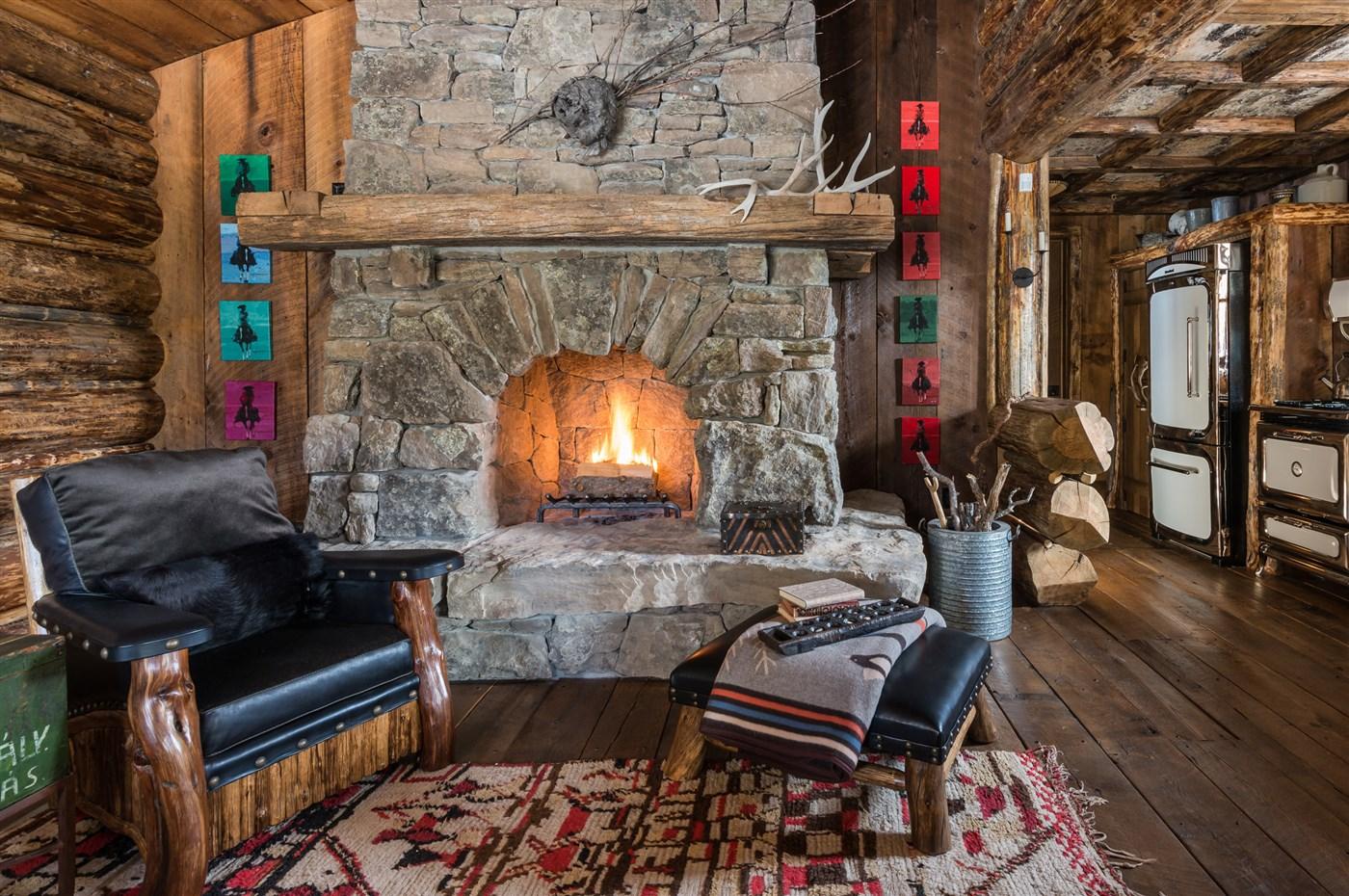 Trophies on the walls and the rustic cabin feel make it pleasant even for hunters and lumberjacks.